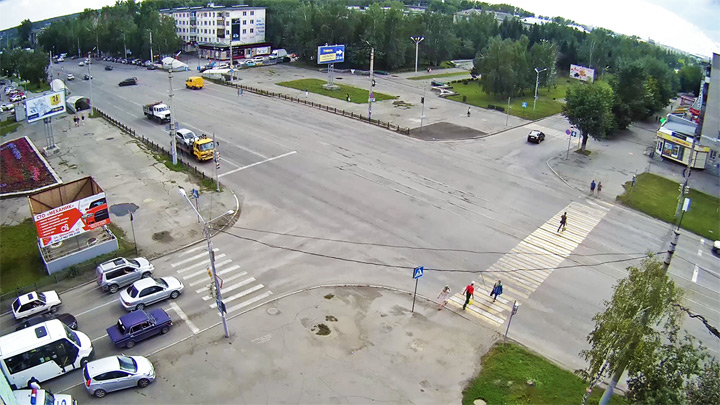 Онлайн веб-камера на перекрёстке Ленина/Коммунарский города Бийск